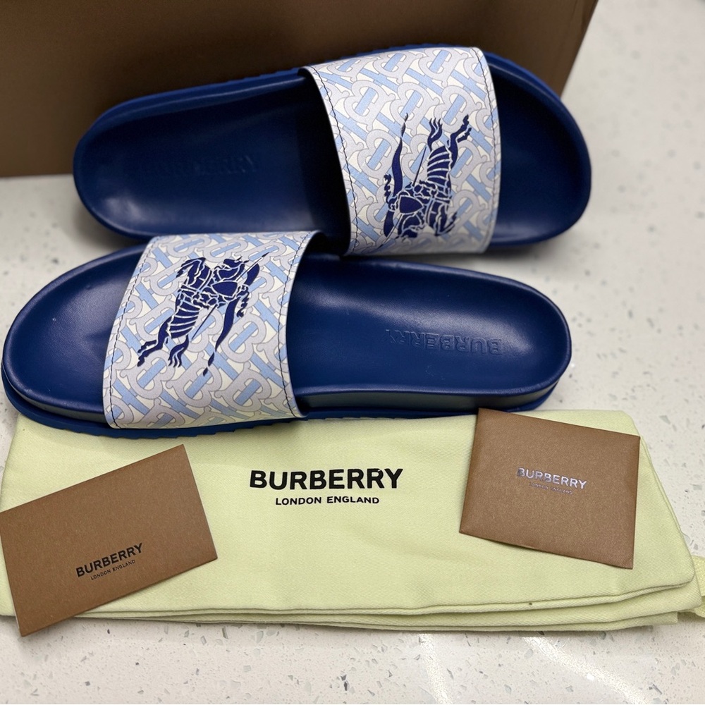 Burberry Men’s Slippers – Size 42 – Perfect Father’s Day Gift - Gently Used - Picture 4 of 5